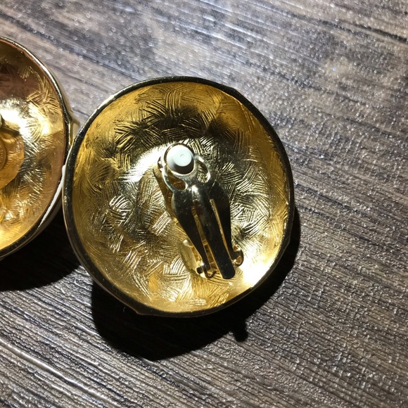 Vintage Givenchy Simulated Pearl Clip On Earrings - Picture 4 of 8